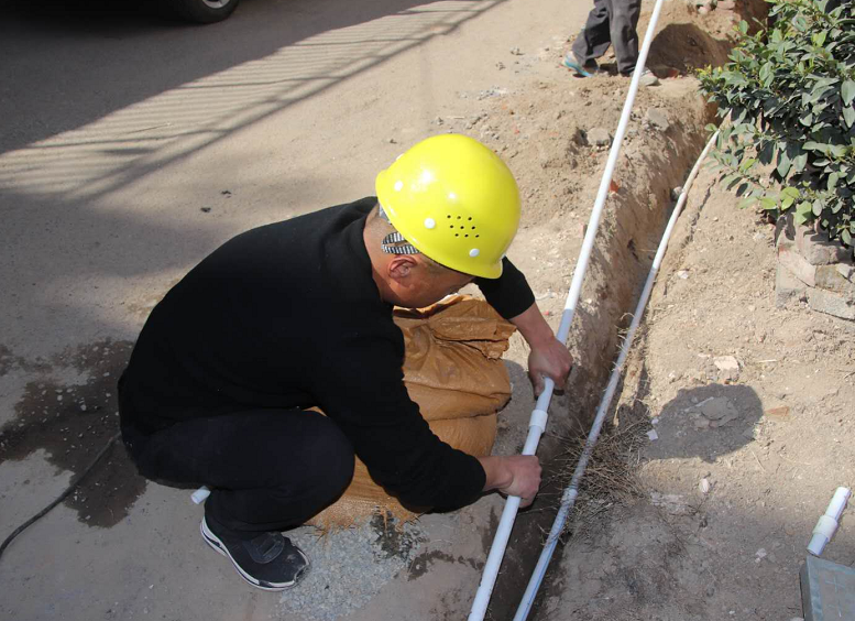 管道革新正忙时  东风送暖沐百姓