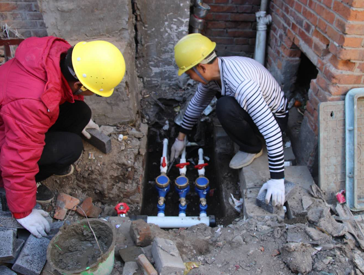 管道革新正忙时  东风送暖沐百姓